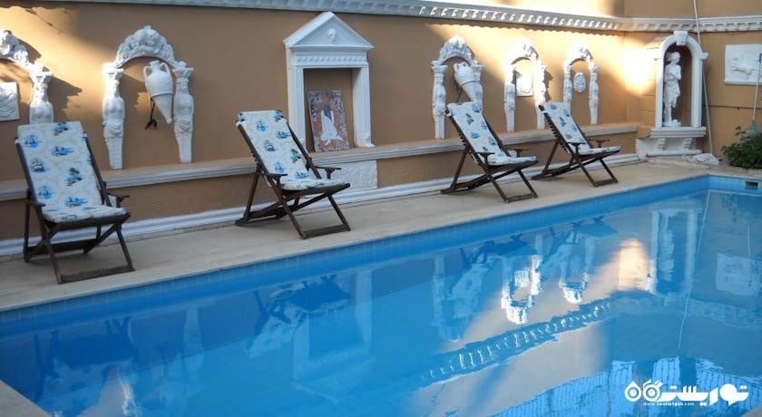 استخر روباز هتل تریانا